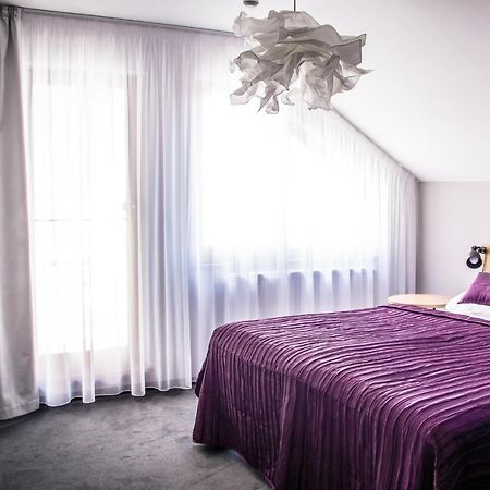 Hotel Restaurant Na Navsi Ricany  المظهر الخارجي الصورة