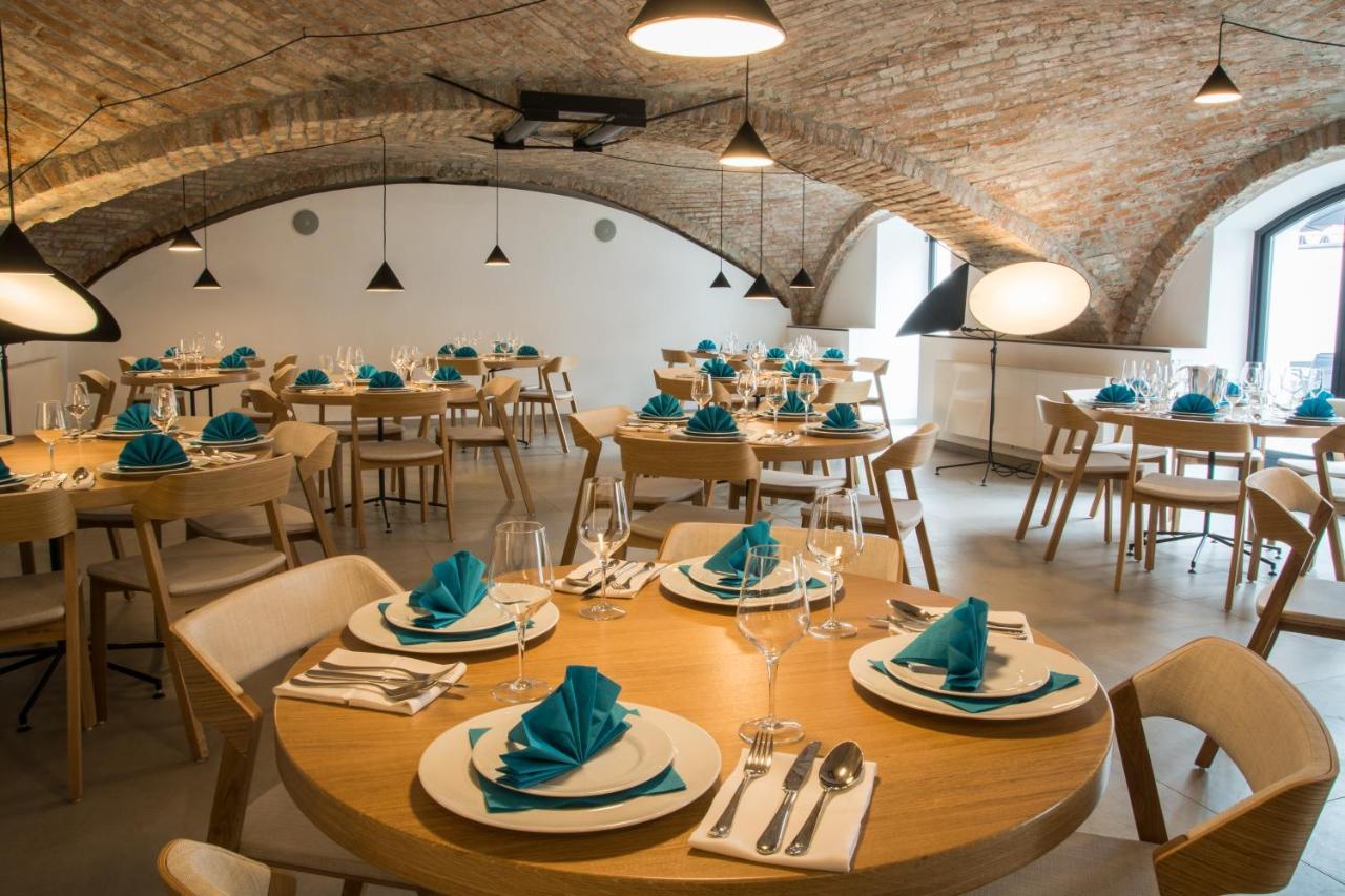 Hotel Restaurant Na Navsi Ricany  المظهر الخارجي الصورة