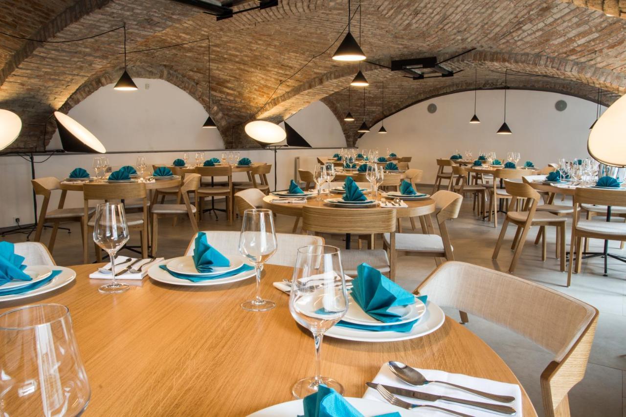 Hotel Restaurant Na Navsi Ricany  المظهر الخارجي الصورة