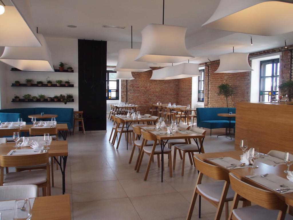 Hotel Restaurant Na Navsi Ricany  المظهر الخارجي الصورة