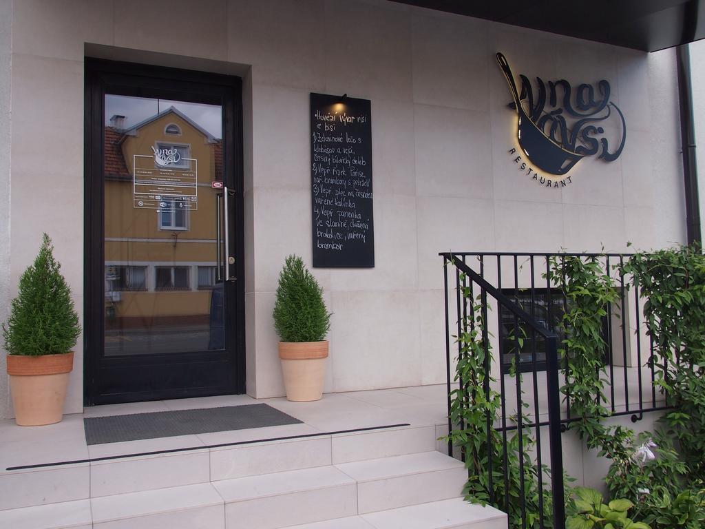 Hotel Restaurant Na Navsi Ricany  المظهر الخارجي الصورة
